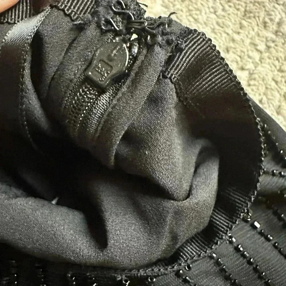 Lauren Ralph Lauren Black Beaded
Mesh A-Line Skirt Size 6 NWT Retail $295 - Picture 7 of 9